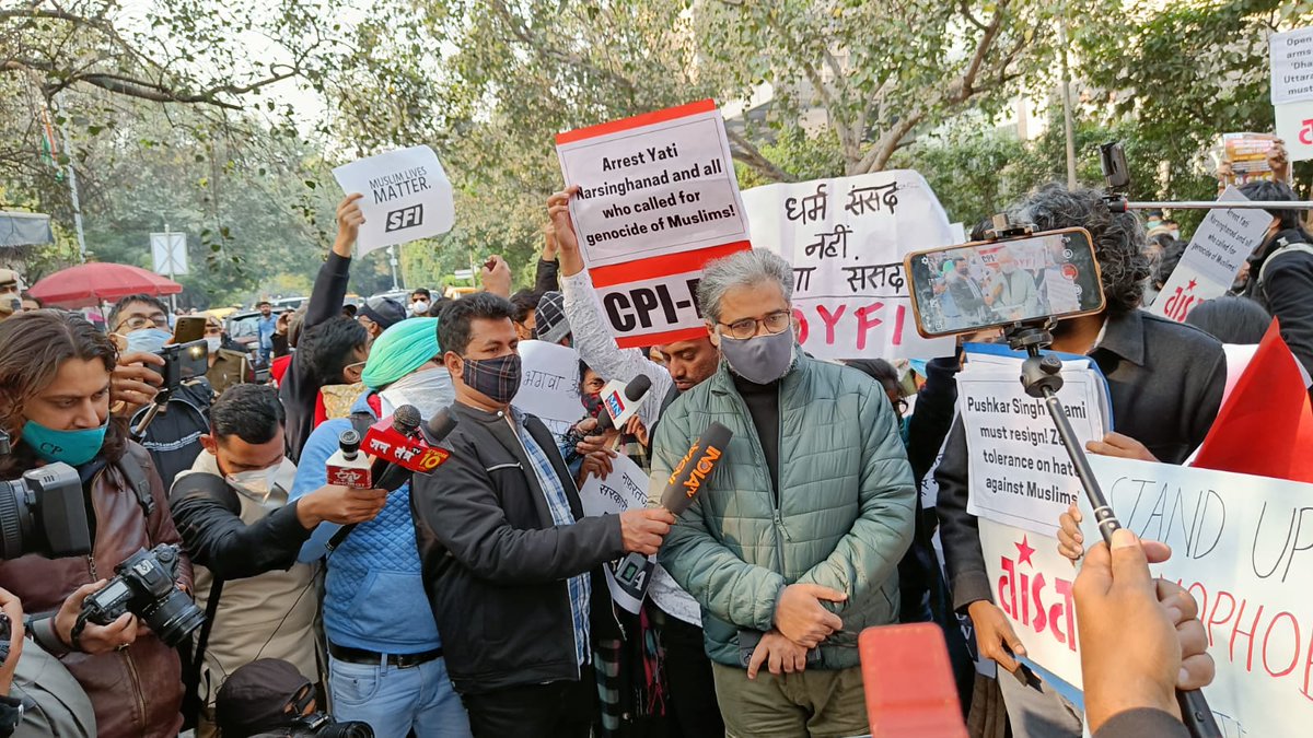 ryaindia's tweet image. At the #CitizensProtest outside Uttarakhand Sadan in Chanakyapuri, with one common demand: #ArrestHaridwarGenocideMongers. From Haridwar to Delhi, and Raipur to Udupi, the Sangh brigade is bent upon instigating communal violence ahead of the coming elections. Foil this design.