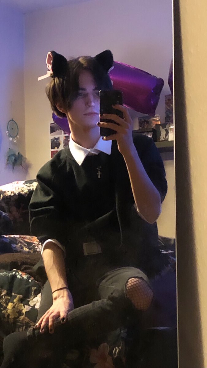 besxox's tweet photo. lana made me do it https://t.co/GgbXkzI8Sj