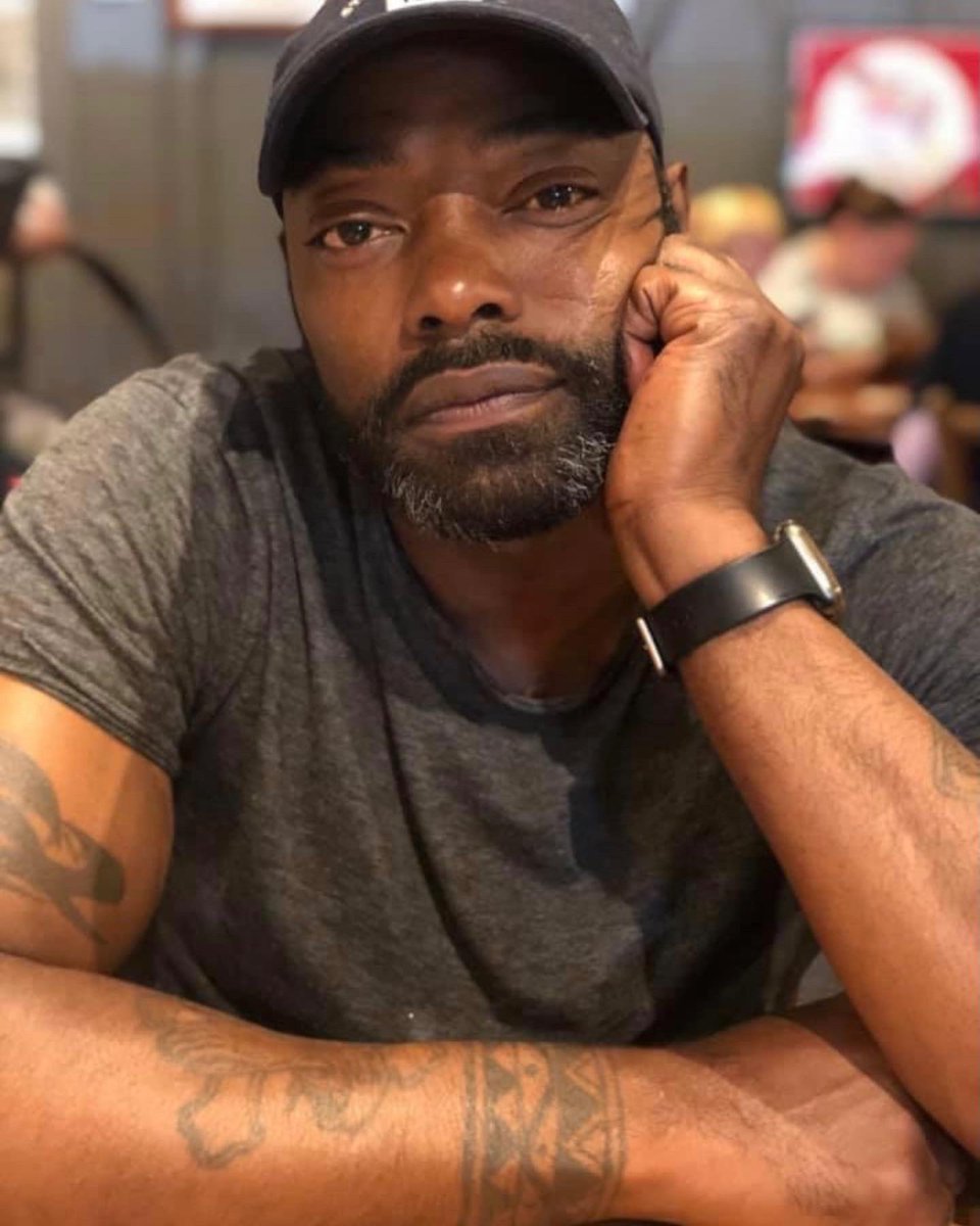 celly_92's tweet image. Dec. 9th my life changed forever because a coward took you away from us. Missing you everyday Daddy….🙏🏾💙 #LLTwin