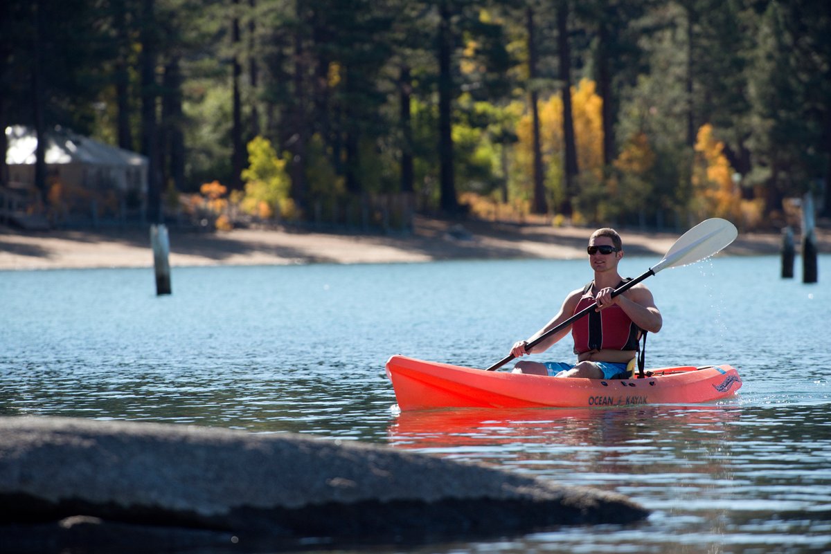 TahoeWaterTrail's tweet image. Did you know #LakeTahoe has No-Wake Zones? They're not there to ruin anyone's fun but rather to help keep us all safe & out on the water. Let's all have fun together out there. #tahoewatertrail
👋🏼 Get the full scoop & paddle on! bit.ly/3bEDIz7