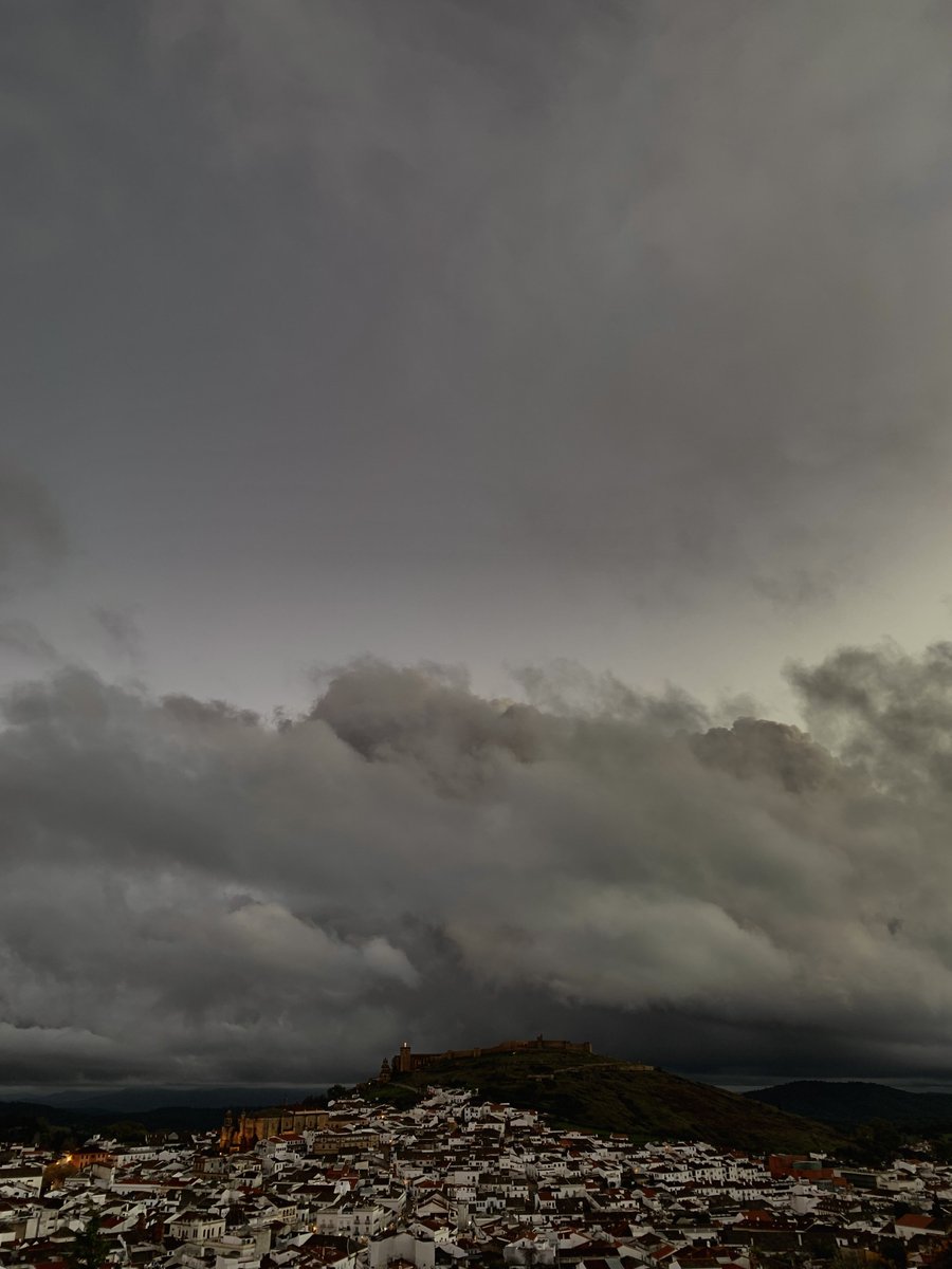 Ahora mismo, Aracena 🌦
Espectáculo.

<a href="/Meteohuelva/">MeteoHuelva.es</a> 
<a href="/AytoAracena/">Ayuntamiento Aracena</a>