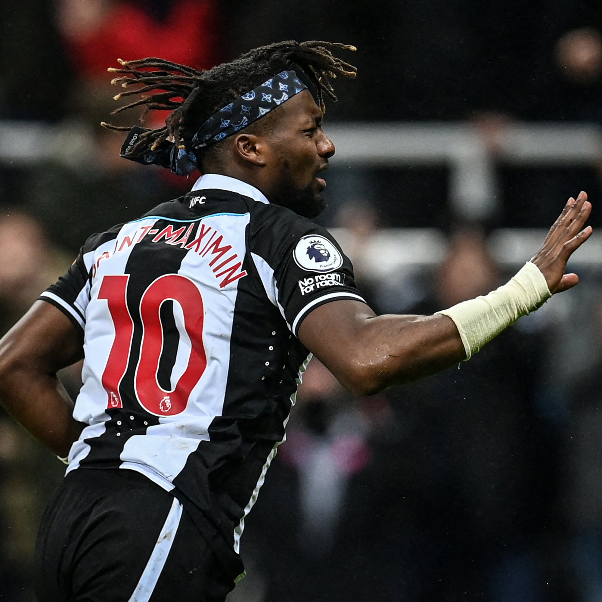 GOAL on X: Allan Saint-Maximin doing Allan Saint-Maximin things