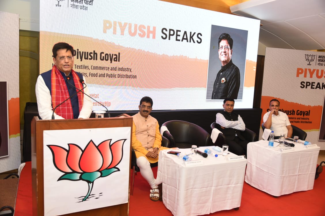 PiyushGoyal's tweet photo. Addressed industrialists, CAs & lawyers along with Goa CM @DrPramodPSawant.
It has been a #DecadeOfDevelopmentByBJP as Goa marks new milestones in its विकास यात्रा.
Also met Sagar Mule whose efforts to revive the centuries-old 'Kaavi' art form is highly commendable. https://t.co/7TiQ3t5U00