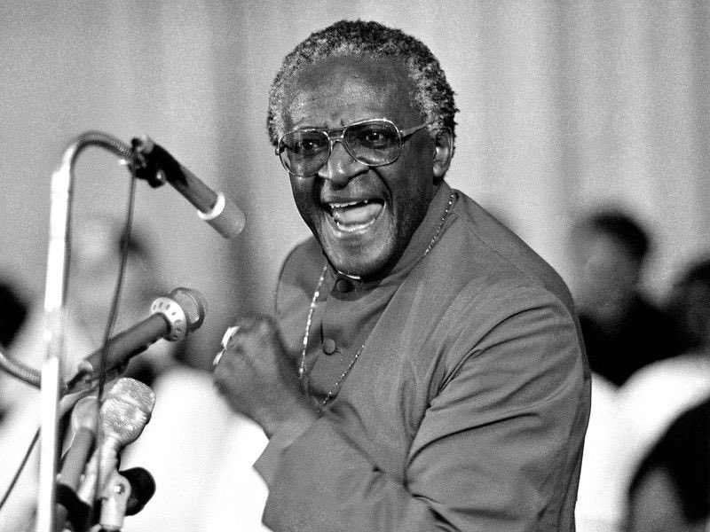 CarterMathiasen's tweet photo. We mourn the loss of one of our brightest stars - and, possibly, the world’s last true hero. Moral courage like few others. You will be missed ✊🏽🌍❤️🇿🇦 https://t.co/KGGN6zYGu1