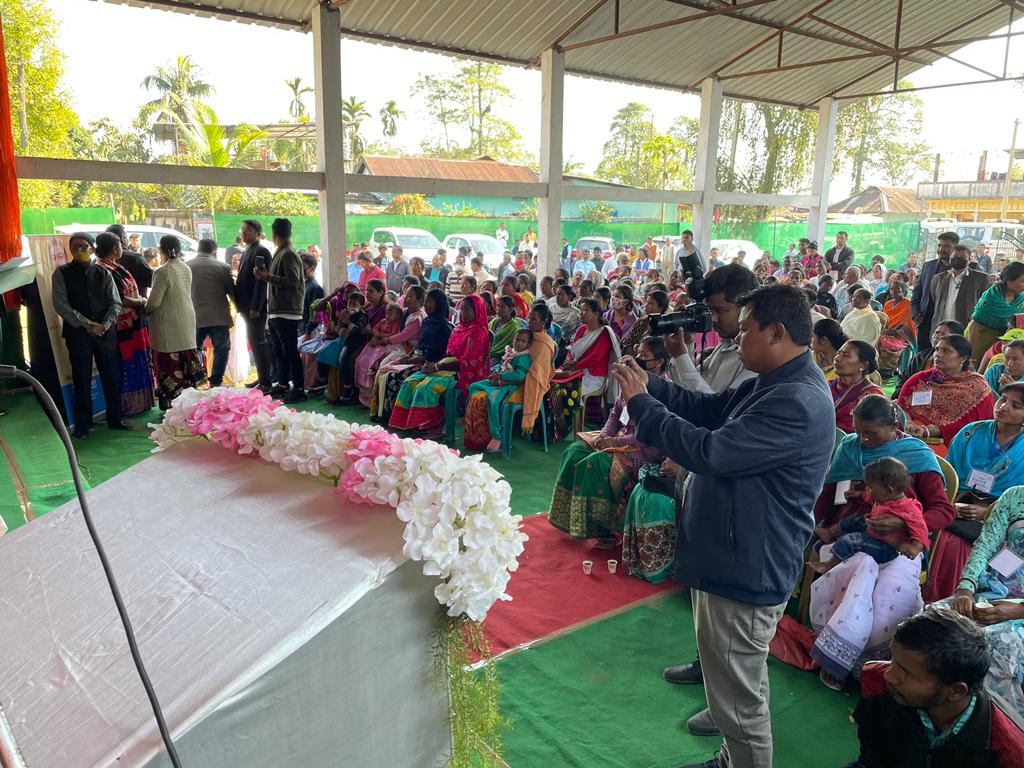 Bharatgas_WestBengal (@wbstateoffice) on Twitter photo BPCL proud to be part of very noble Ujjwala 2.0 scheme LPG connection distribution event at Mukta Nath LP School,Tingkhong distt.Dibrugarh presided by Hon'ble MOS MOP & NG and Labour & Employment GOI A Sh.Rameshwar Teli on 27.12.21 other dignitaries <a href="/BPCLimited/">Bharat Petroleum</a> <a href="/rajeevkumar2810/">rajeev kumar</a> BPCL proud to be part of very noble Ujjwala 2.0 scheme LPG connection distribution event at Mukta Nath LP School,Tingkhong distt.Dibrugarh presided by Hon'ble MOS MOP & NG and Labour & Employment GOI A Sh.Rameshwar Teli on 27.12.21 other dignitaries <a href="/BPCLimited/">Bharat Petroleum</a> <a href="/rajeevkumar2810/">rajeev kumar</a>
