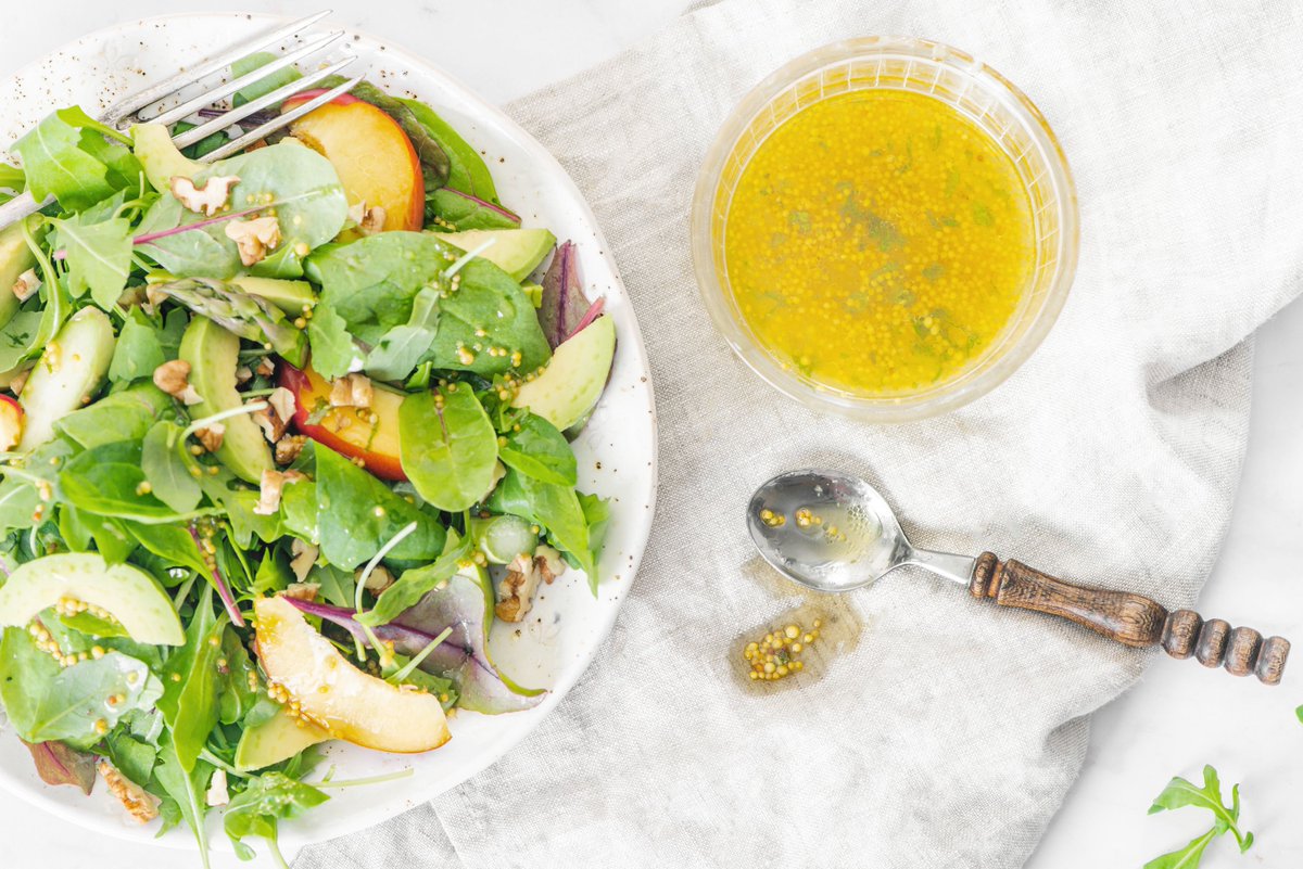 MishayBingham's tweet photo. If salad dressing ever finds its way onto your clothing, here's how to get rid of the stain. #cleaning #lifestyle  https://t.co/o44gUSQUEZ https://t.co/Tlkkrszyj3