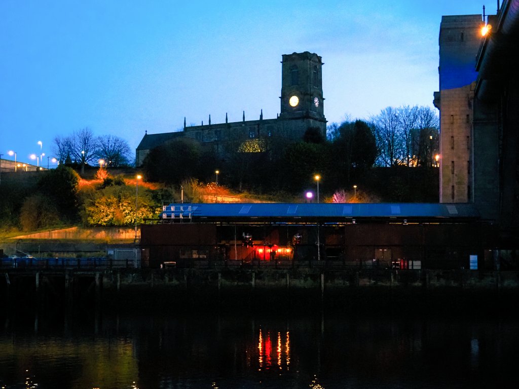 @StMarysHeritage Centre #GreatGateshead next to the #TyneBridge on #XmasDay on the banks of #RiverTyne #NightPhotography @czykjo @moorviewgm
@PoetLiggett @steveLIVS @ZhekaKhaletsky @sjgiardini