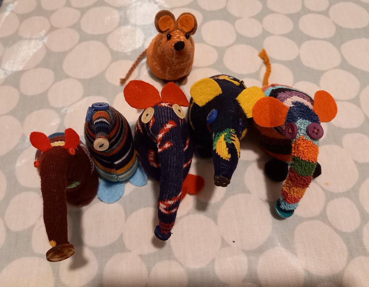 Queek53950616's tweet photo. It's been a busy day here. Three new mousevaarks created and off to their creators homes. Please welcome Nana, Duke and Lenny. They are cousins for Ratfink and Perry. #gettingthebandtogether https://t.co/QteawYzfSV