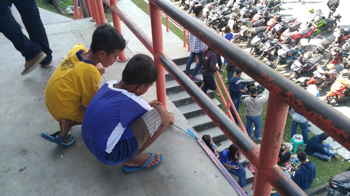 Kabare adik e saiki pie ya?
Btw #8er7ayalah tahun brp ya ? Ada yg ingat ?
Sudah sejak lama konsisten mengedukasi, tapi terasa sia sia sampe sekarang. Astaga