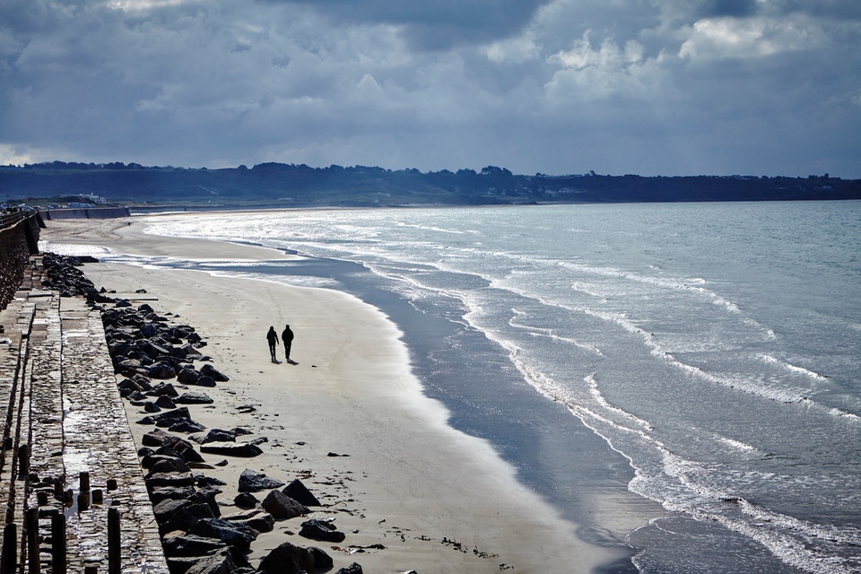 Looking for the perfect way to burn off the Christmas pudding?

It’s hard to beat a bracing stroll out west!

#biarritzhotel #jersey #jerseyci #jerseyhotel #visitjerseyci #visitjersey #theislandbreak