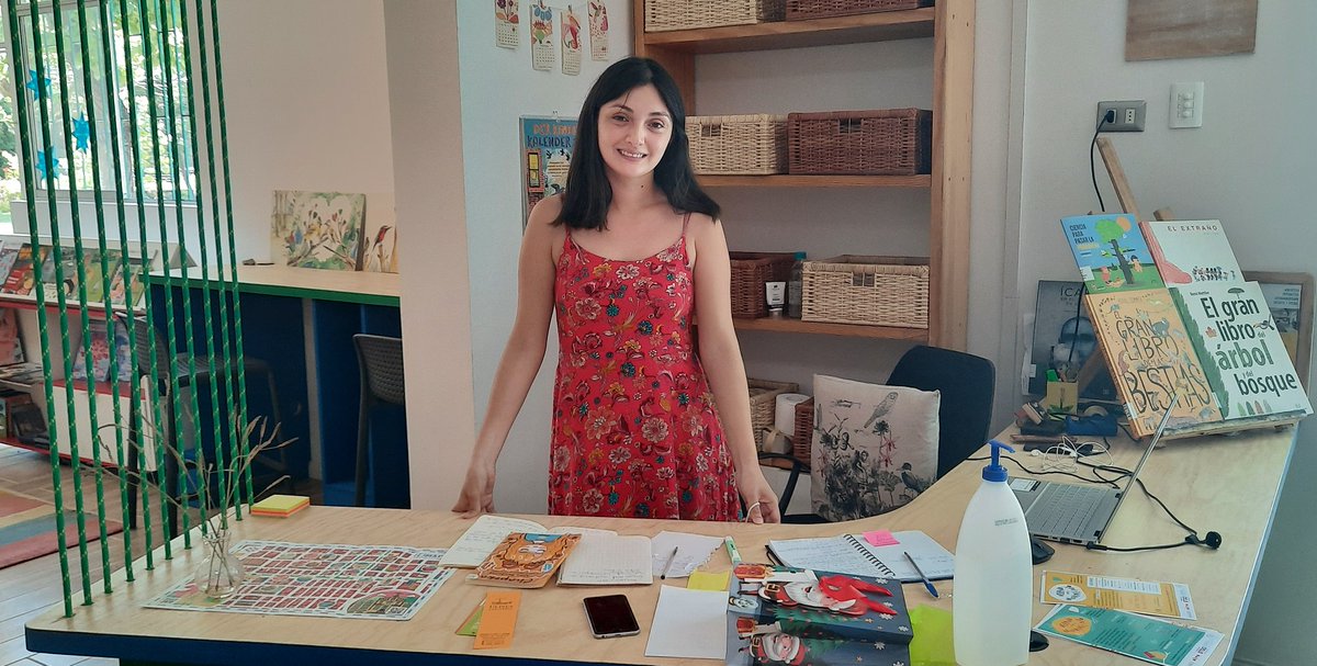 TatrextoCL's tweet photo. Hoy tuvimos la alegría de conocer la Biblioteca Interactiva Latinoamericana Infantil y Juvenil 😍📚y donar algunos ejemplares de #ChapeKaAlmaBanderita. 😱¡Un lugar precioso! Gracias por la gentil atención de Giselle Arias, mediadora en #BILIJ 
@f_palabra https://t.co/Gbv7mIcxwX