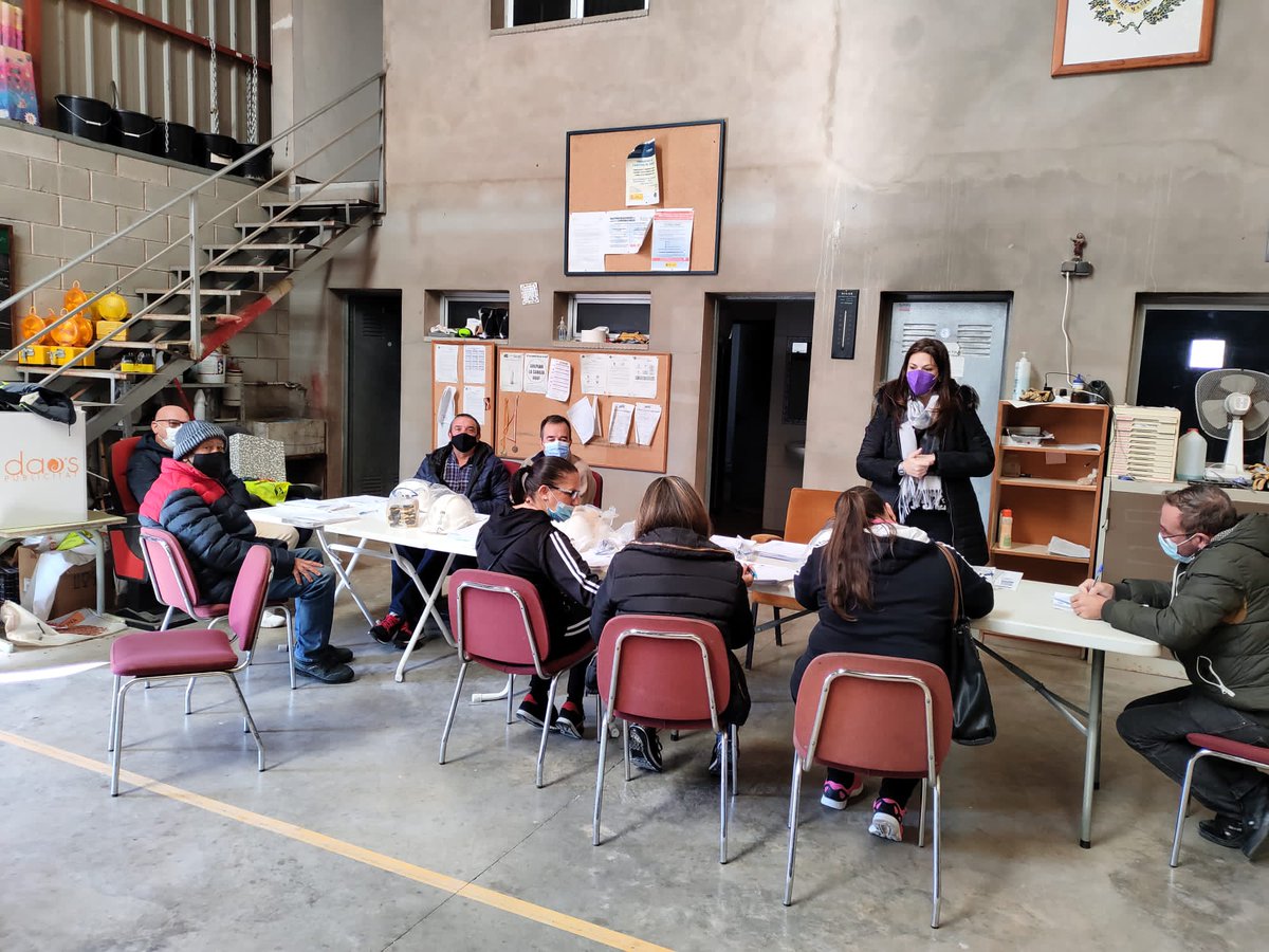 AytoCastalla's tweet photo. ✅ #Castalla ha contratado a 16 personas desempleadas para realizar trabajos administrativos, técnicos y de limpieza, entre otros. 👥
📌 Las incorporaciones se han realizado gracias a las subvenciones de @generalitat y @GVAlabora #EMPUJU y #ECOVID.
https://t.co/Wld3uN0OCJ https://t.co/hfxSvrKQ9o