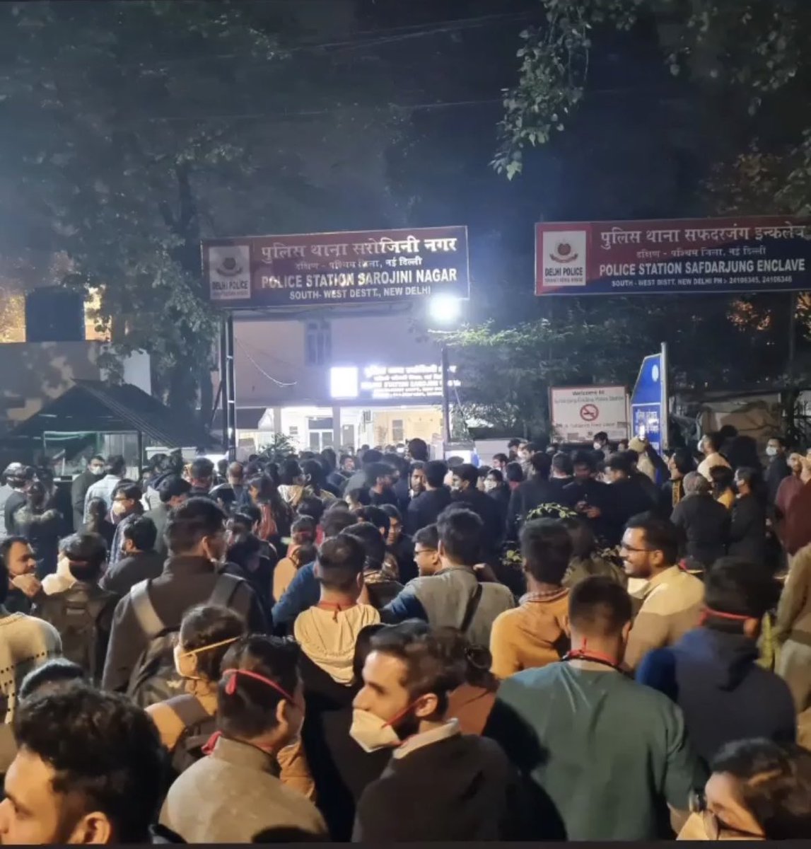 drrohan123's tweet photo. Hundreds of doctors protesting in front of Sarojini Nagar Police Station. Many already detained by the police. It is disheartening to see that not even a single authority has come to provide any kind of assurance. @FordaIndia #ExpediteNEETPGCounselling2021 https://t.co/hBK3MAVFZN