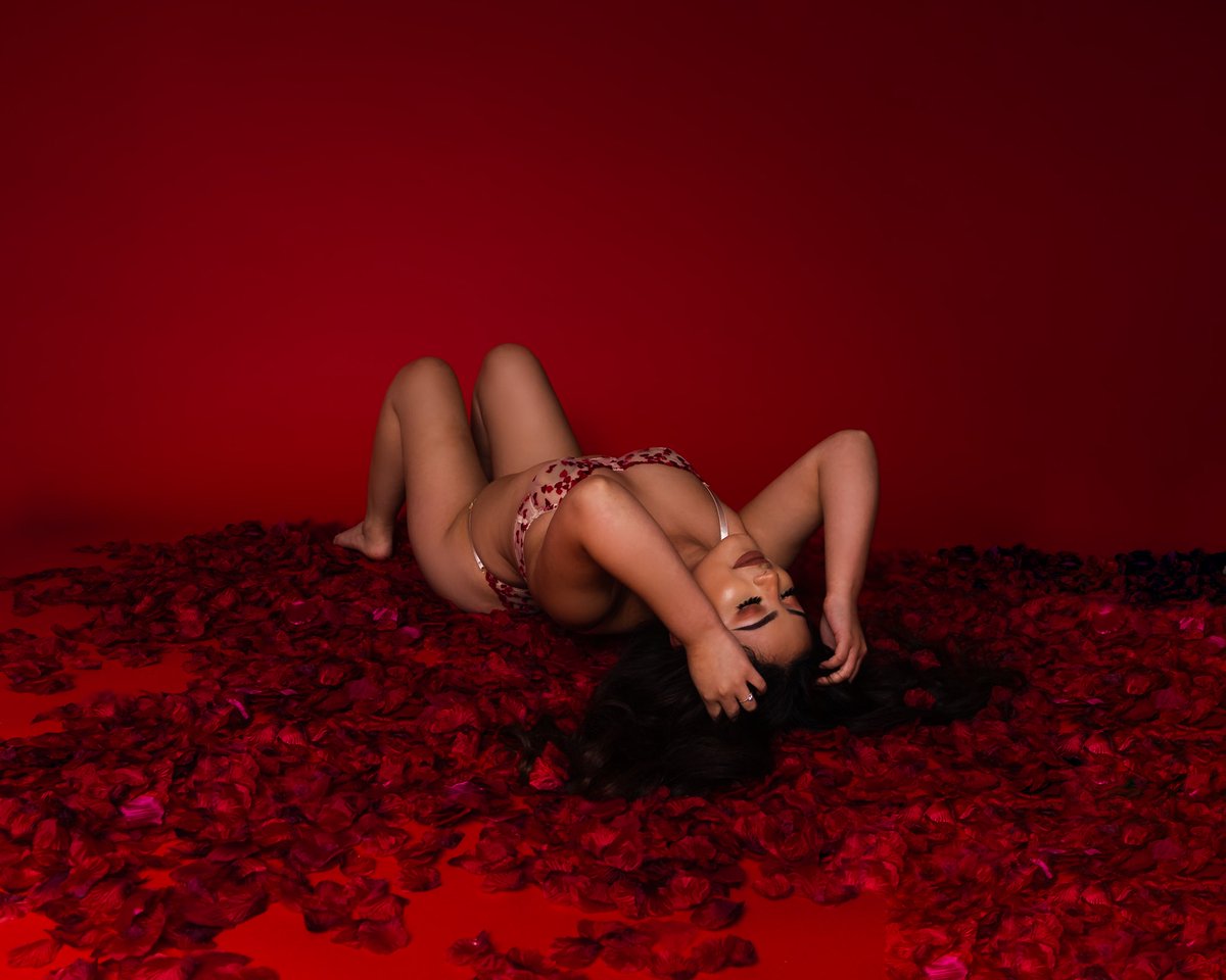 MJMediaLLC1's tweet photo. Happy Valentines Day 😛⁣
⁣
Book our "Valentines Quickies" in the pinned post of MJ Media LLC boudoir ✨⁣
⁣
ALL Booking inquiries:⁣
(405) 845-1017⁣
https://t.co/iC73qiLMUe  https://t.co/ODm7T6FTNR