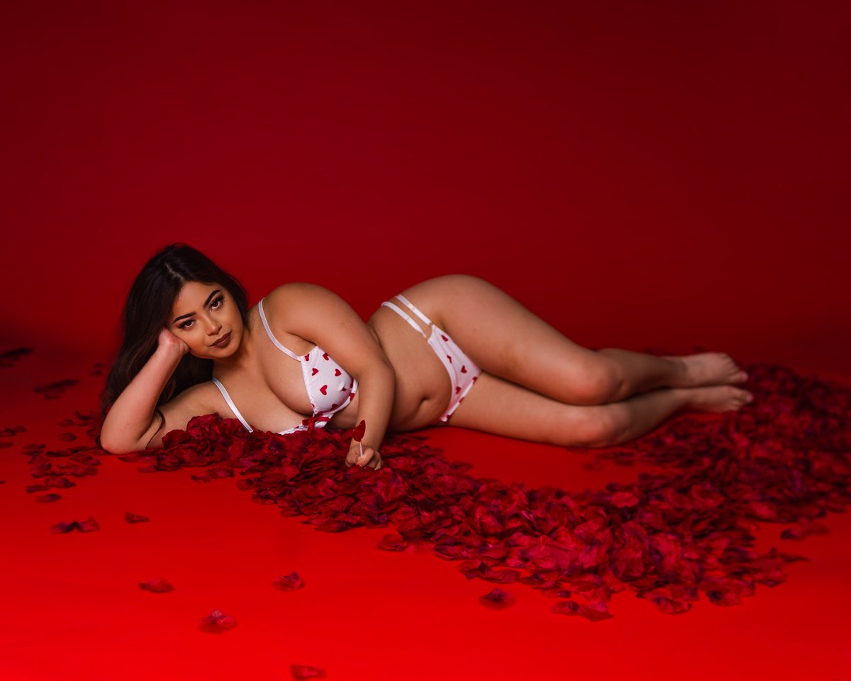 MJMediaLLC1's tweet photo. Happy Valentines Day 😛⁣
⁣
Book our "Valentines Quickies" in the pinned post of MJ Media LLC boudoir ✨⁣
⁣
ALL Booking inquiries:⁣
(405) 845-1017⁣
https://t.co/iC73qiLMUe  https://t.co/ODm7T6FTNR