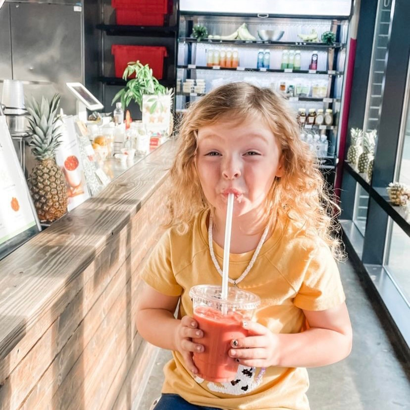 We don’t know what’s sweeter: this cutie or our tangy pitaya smoothie 😋
