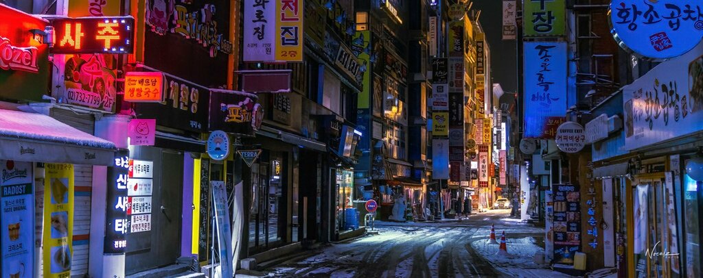 TravalaMan's tweet photo. Closed stores in an empty street after the snow, downtown Seoul, South Korea. 

#Travel here or to other lovely places with #Travala. 
Get your bonus here:
https://t.co/Imw8G2p1as https://t.co/w9lzlYREbP