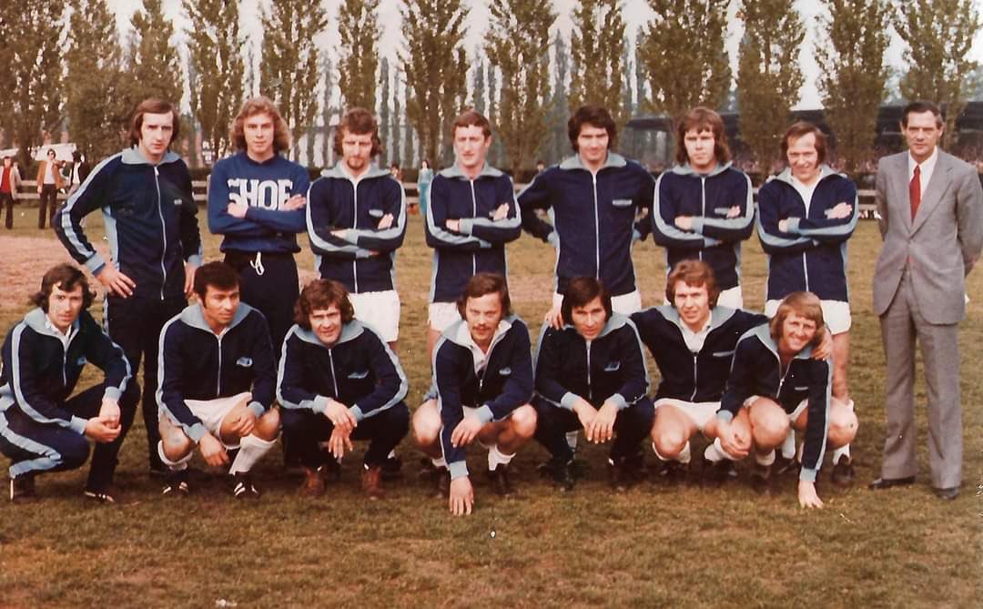 LudwigBollaerts's tweet photo. #Voetbal en nostalgie.
Mijn ploeg.
#KFCDiest.
Dit was mi. hun beste ploeg ooit.
Seizoen 1973-74.
In Eerste Klasse 12de op 16 teams.
Wie kent u nog? #dtv https://t.co/HGbUHVj1wP
