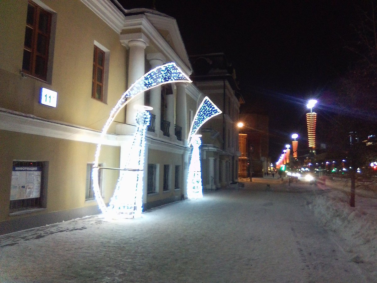 brtbso's tweet photo. Пока темно подглядела в Екб ангелочков а-ля башенки 🤗🎄🎇🗼💈 https://t.co/9CNmMaIF5E