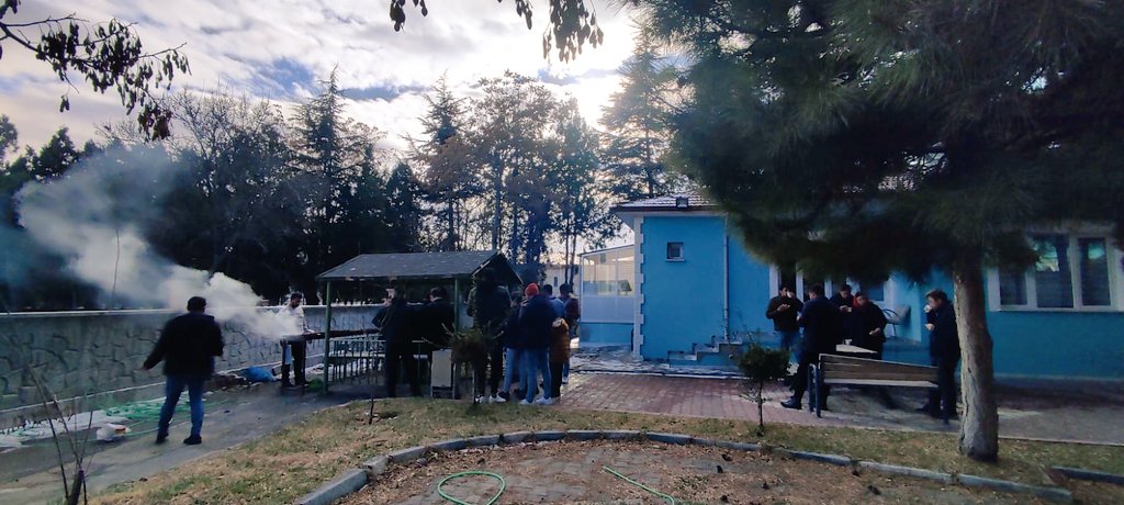 Bizler bir cümlede üç kelimeyi ard arda kullanmayı seven kişileriz "muhabbet, muhabbet, muhabbet". 

Tügva Niğde Üniversite teskilatı olarak muhabbetin merkezinde "Üniversite Buluşmamızı" gerçeklestirdik.