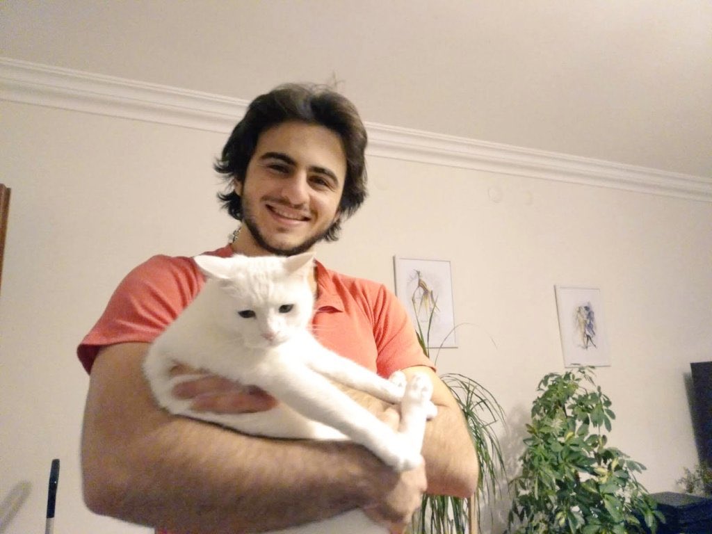 bounlisansustu's tweet photo. Sıra arkadaşlarımız Berke ve Perit, 83 gündür tutuklular. Kayyum rektörü protesto etmek suç değildir.

Sizi alacağız. Bugün özlemde, yarın özgürlükte!

#BerkeyePeriteÖzgürlük
#BerkeyiPeritiAlacağız
#MücadeleUmuttur https://t.co/sFoo9VwlNy