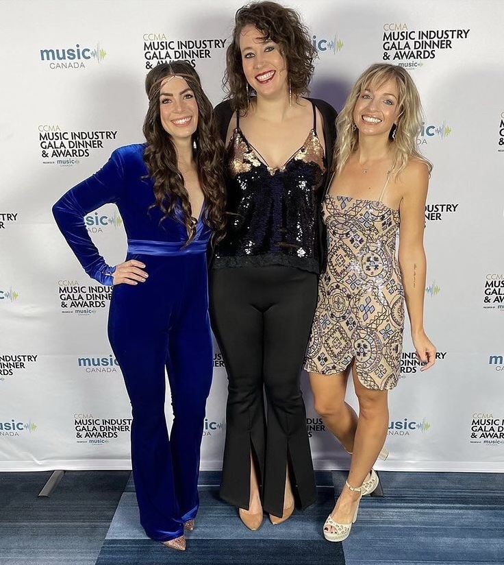 Today we're throwing it back to the first episode, the story of how <a href="/BrandiSidoryk/">Brandi Sidoryk</a> <a href="/KatieRoxMusic/">Katie Rox</a> and <a href="/kristawodelet/">Krista Wodelet</a> got together and created our band, <a href="/nicehorsemusic/">Nice Horse</a> 
Click below!
smarturl.it/theroadcase

#podcast #musicians #tour #theroad #alberta #friends #storytelling