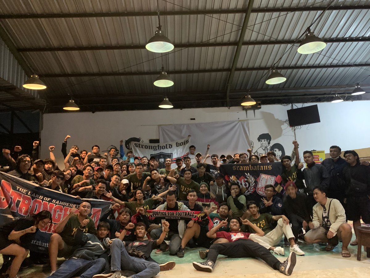 JFFcrew1923's tweet photo. Today is History ! 
#persissolo #jffcrew #thelandofsambernyawa #liga1 https://t.co/Wa3llV1wBe