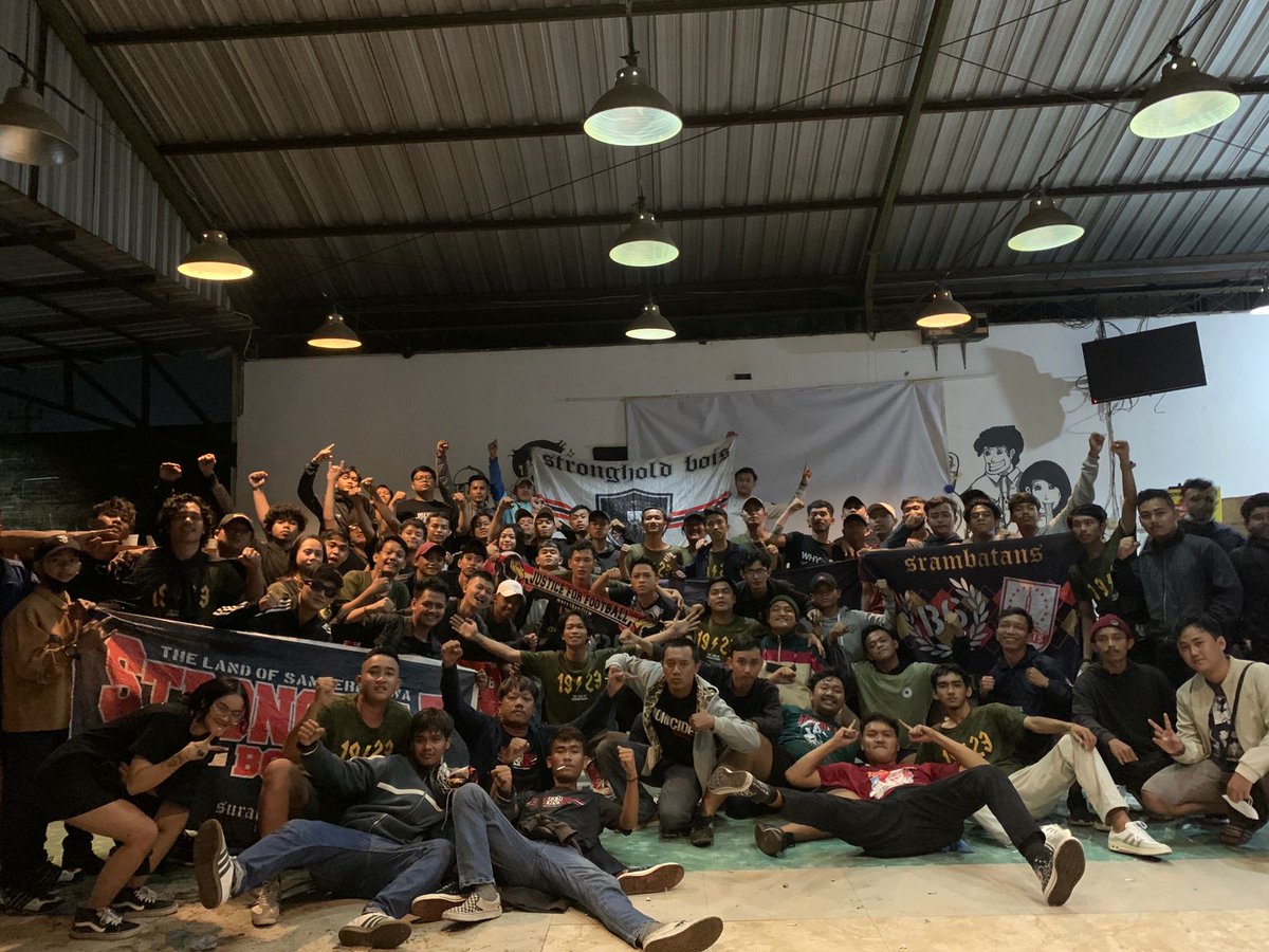 JFFcrew1923's tweet photo. Today is History ! 
#persissolo #jffcrew #thelandofsambernyawa #liga1 https://t.co/Wa3llV1wBe
