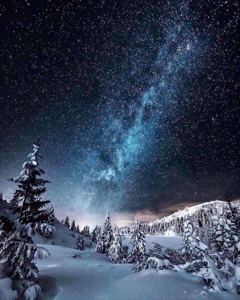 ABC4EXPLORE's tweet image. Scandinavia is such a surreal &amp;amp; magical place… ✨❄️✨ it’s gotta be one of the most beautiful places on Earth! If you haven’t been, you gotta go! The Aurora Borealis will change your life! Absolutely mind-blowing images from @itseriksen in Norway 🇳🇴💙🇳🇴 #auroraborealis