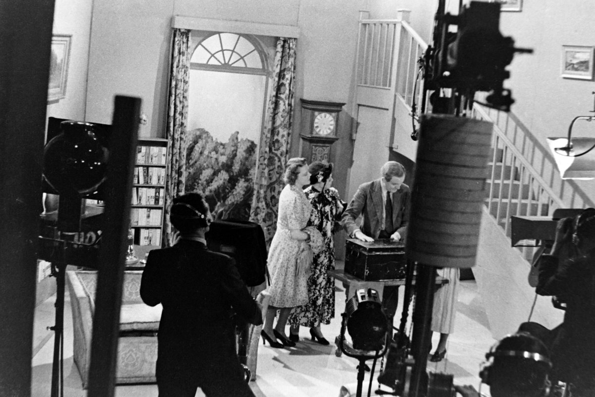 APTSArchive's tweet photo. #OTD 1938 - "The Moon in the Yellow River".
A comedy of modern Ireland by Denis Johnston. Starring; Laidman Browne, James Mason, Una O'Connor, James Hayter.
Produced by Denis Johnston.
@jamie_medhurst @TVdon @kaleidoscopetv @Illuminations #Yourallypally #transdiffusion https://t.co/Z0DWc9M8ot