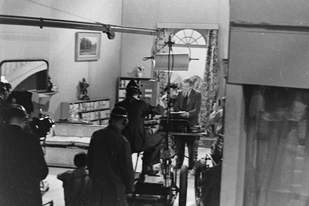 APTSArchive's tweet photo. #OTD 1938 - "The Moon in the Yellow River".
A comedy of modern Ireland by Denis Johnston. Starring; Laidman Browne, James Mason, Una O'Connor, James Hayter.
Produced by Denis Johnston.
@jamie_medhurst @TVdon @kaleidoscopetv @Illuminations #Yourallypally #transdiffusion https://t.co/Z0DWc9M8ot