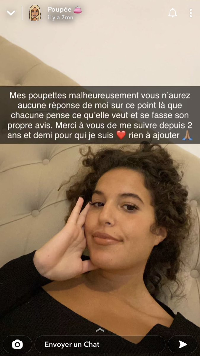 Hanine343434's tweet photo. J’en suis sure qu’elle dit rien de une parce qu’elle sait qu’elle est en tord et de deux parce que si elle l’ouvre soukaina va sortir des preuves car elle a dit dans ses snap jsuis pas là pour éteindre qui que ce soit du coup je sortirais rien  #soukainatwosisters https://t.co/os9yHFl7le