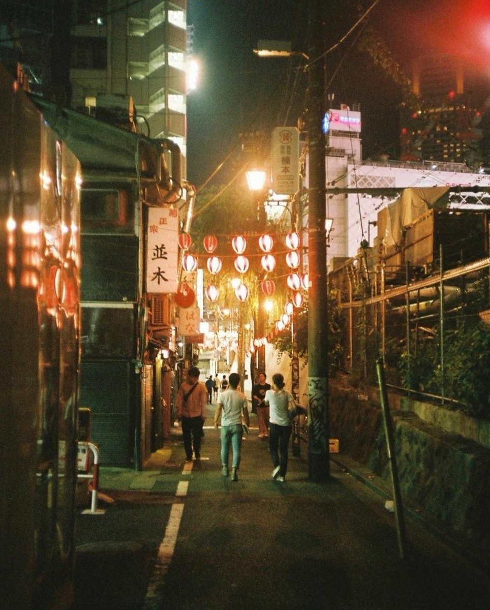 rawna_trb's tweet photo. #TokyoSpecial, backstreets of Shibuya at night ✨🏮 https://t.co/YNuXsdTIqR