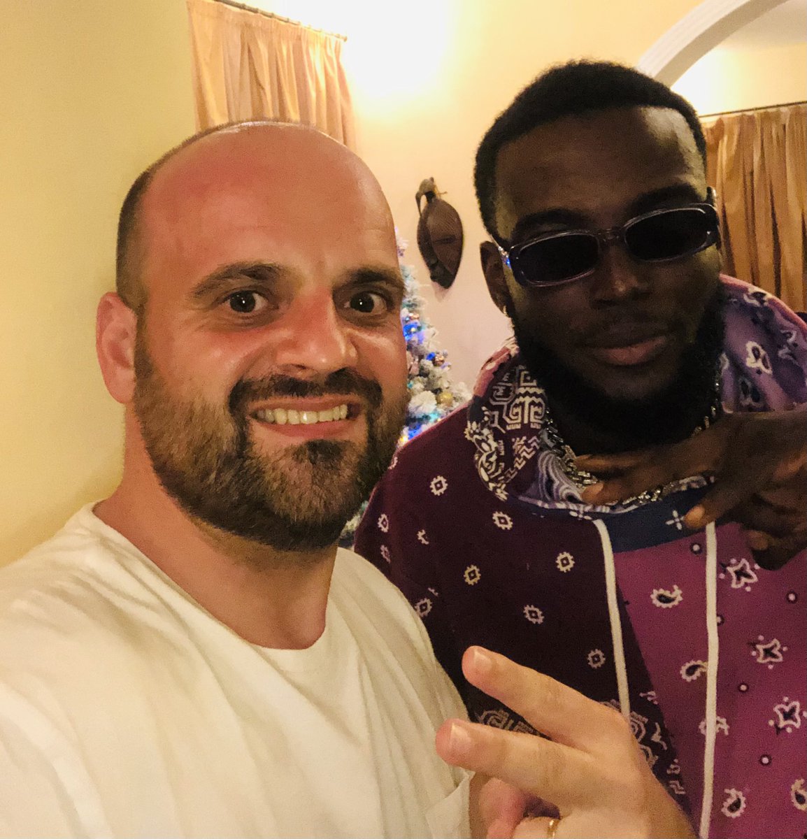 GChrtrn's tweet photo. Sur le tournage du dernier clip 🎥🎬🎧de #SamaBaby @Samarino_Benji. 👌🏾
#Kinshasa #RDC
#NaNdako
#CultureCongolaise #Tozoaiderbaartiste
👉🏾 https://t.co/tHqG9NG6LL https://t.co/8M76hNvSiX
