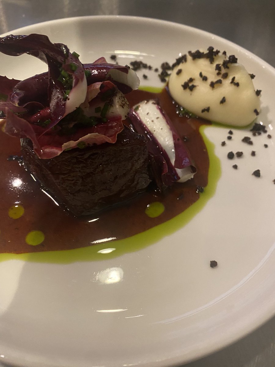 Op de laatste dag van het jaar nog een keer genieten van de smaken van Porta Sud. Een vier gangen oudjaarsavondmenu voor thuis met vier onze favorieten van het afgelopen jaar. portasud.nl/take-away/