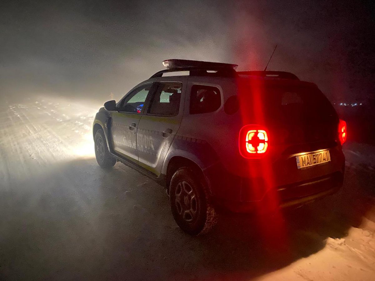 RRInternational's tweet photo. #Traficul #rutier era îngreunat din cauza ninsorii, luni seară, pe mai multe drumuri naţionale, a informat Centrul #InfoTrafic din cadrul Poliţiei Române. https://t.co/Om7NSQrMNJ