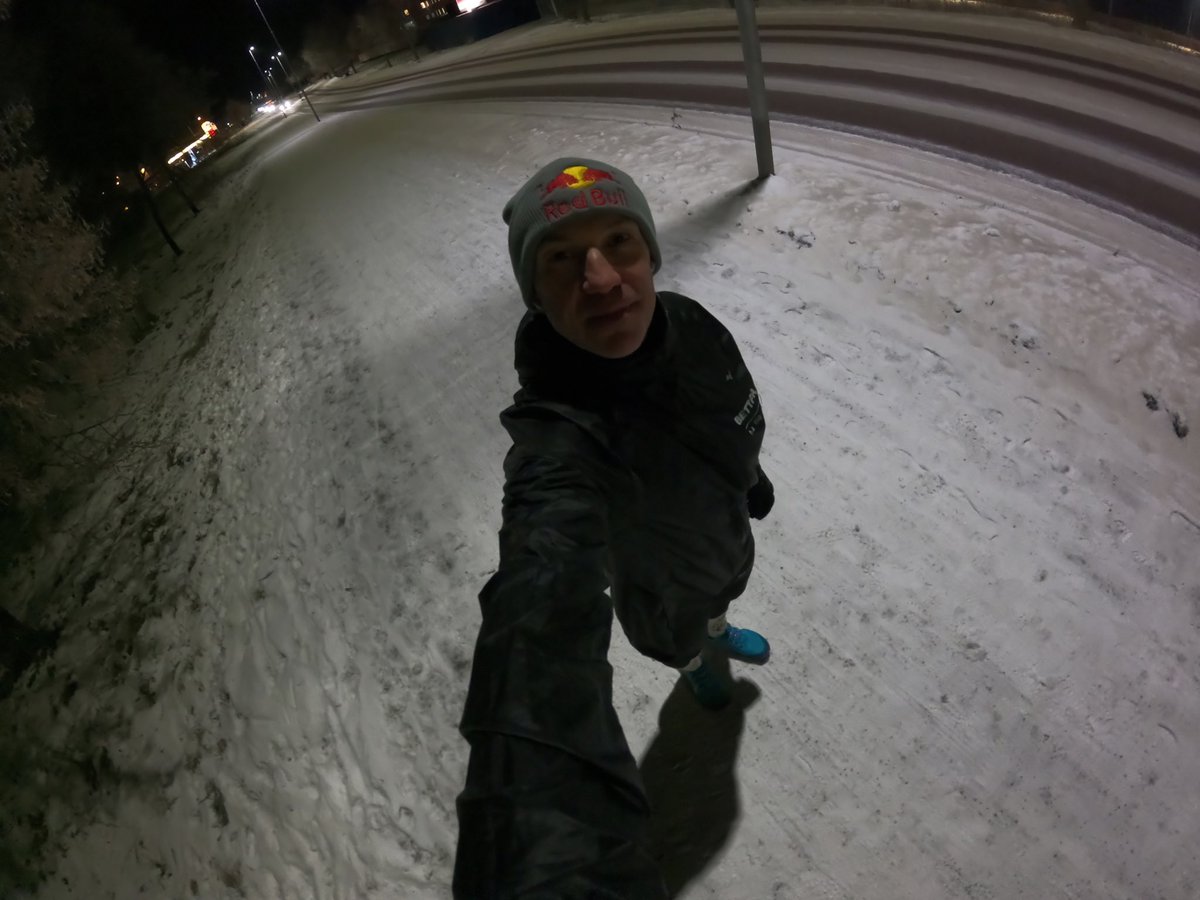 anders_edstrom's tweet photo. 24h:s into my fasting! Second session down, easy run which was my first since oct 9, Sthlm marathon 42195. Body/mind as always feeling fine, letโs head for next 24h of fasting ๐๐ป
.
.
.
#shorttimefasting #ketolife #keto #lowcarbathlete #ketocarnivore #acetrack #swimbikerun https://t.co/wF1P6STuZE
