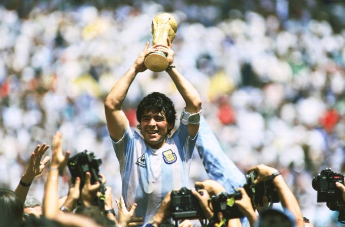 JuveSam's tweet image. مذكرات مدينة الأرصفة
 الجبيل الصناعية في الثمانينات
عندما حقق دييغو مونديال المكسيك 
كنا في الطريق الى منزلنا الجديد في مدينة ليست على 
 الخارطة
 تعب أبي وتعبنا من التنقل الدائم بين المدن
 وقرر الاستقرار والأنتقال الى مكان يناسب عائلتنا الصغيرة  
#الجبيل_الصناعية