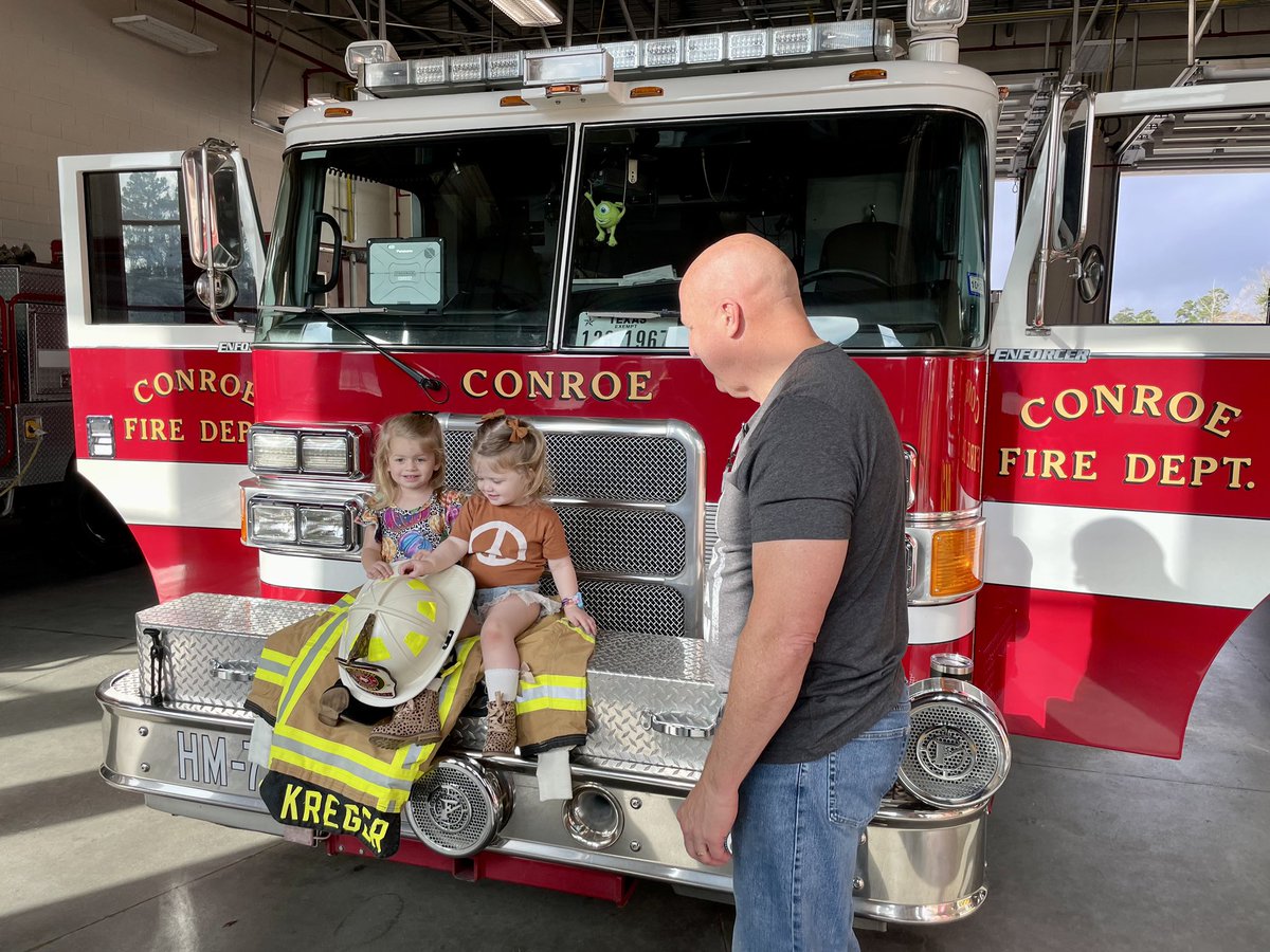 ConroeFire's tweet photo. Fire Chief Ken Kreger taking advantage of his day off, brought his family to Fire Station 7 for a tour.  #Conroe #ConroeFire #TexasFire #FireChief https://t.co/3lTqVKqCS5