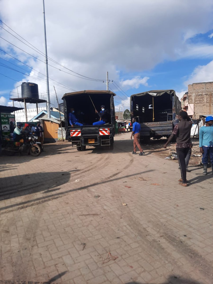 mukuru_cjc's tweet photo. Police must respect court orders. Shooting live bullets and want to erect beacons forcefully is not right at all. Six people have been shot and more casualties @IPOA_KE must investigate the police in charge and take action against them @UhaiWetu @gacheke2011 @AmnestyKenya @rasat_ https://t.co/bib6zNulzV