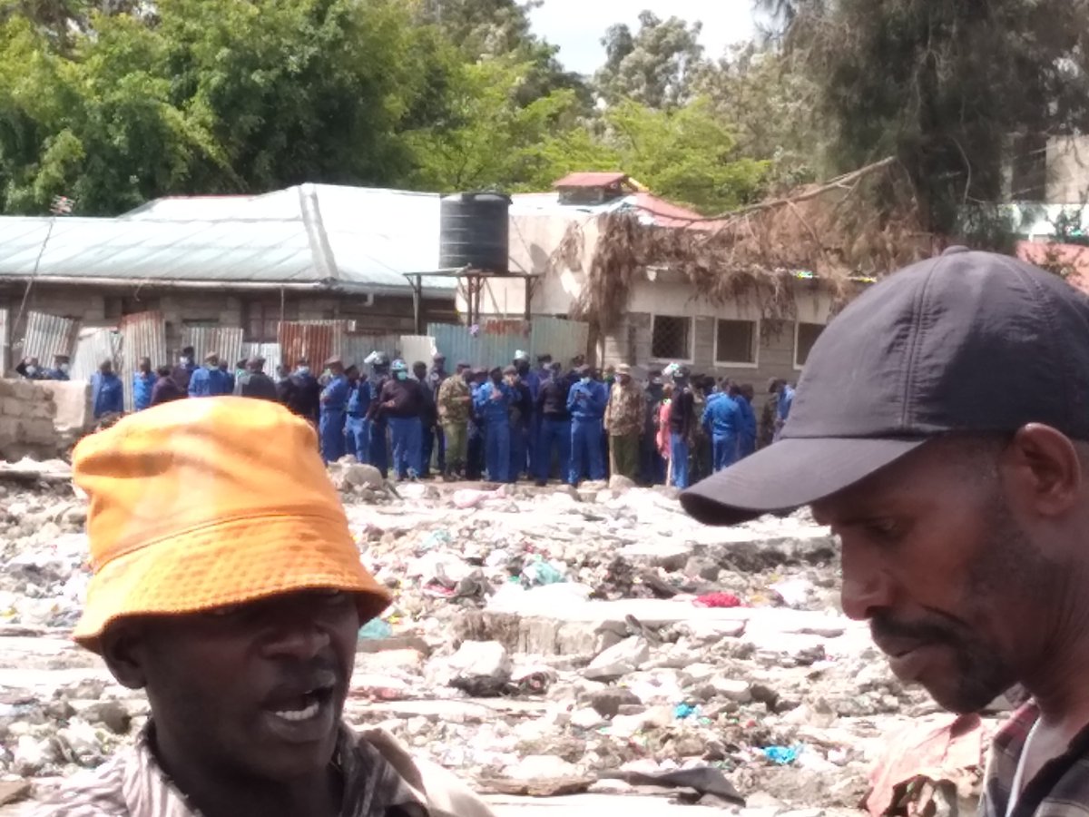 mukuru_cjc's tweet photo. Police must respect court orders. Shooting live bullets and want to erect beacons forcefully is not right at all. Six people have been shot and more casualties @IPOA_KE must investigate the police in charge and take action against them @UhaiWetu @gacheke2011 @AmnestyKenya @rasat_ https://t.co/bib6zNulzV