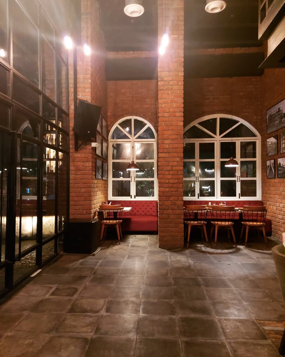 Sk_randomvoyage's tweet photo. Beautiful restaurant #interiordesign #interiors #architecture #restaurants #randomvoyage @Sk_randomvoyage https://t.co/mL8F0je9kQ