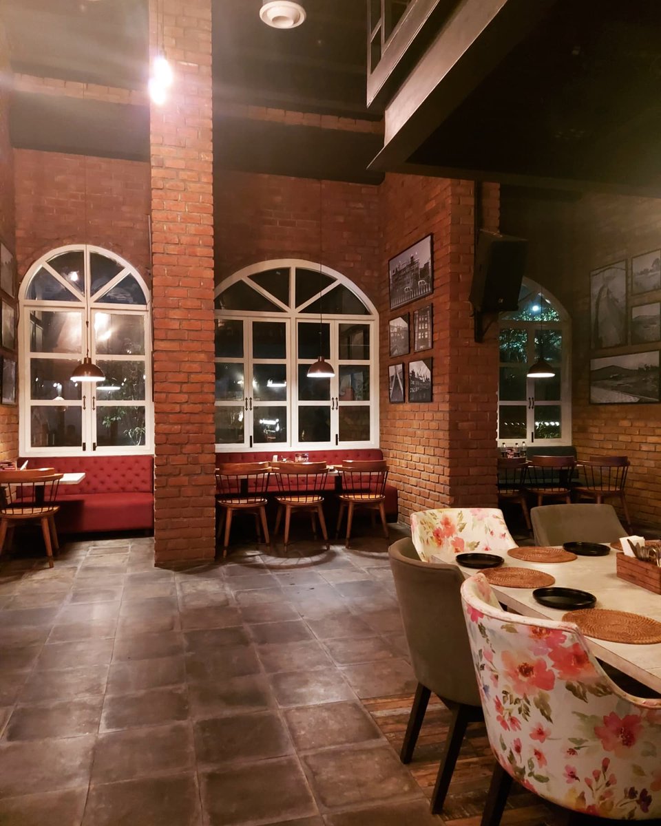 Sk_randomvoyage's tweet photo. Beautiful restaurant #interiordesign #interiors #architecture #restaurants #randomvoyage @Sk_randomvoyage https://t.co/mL8F0je9kQ