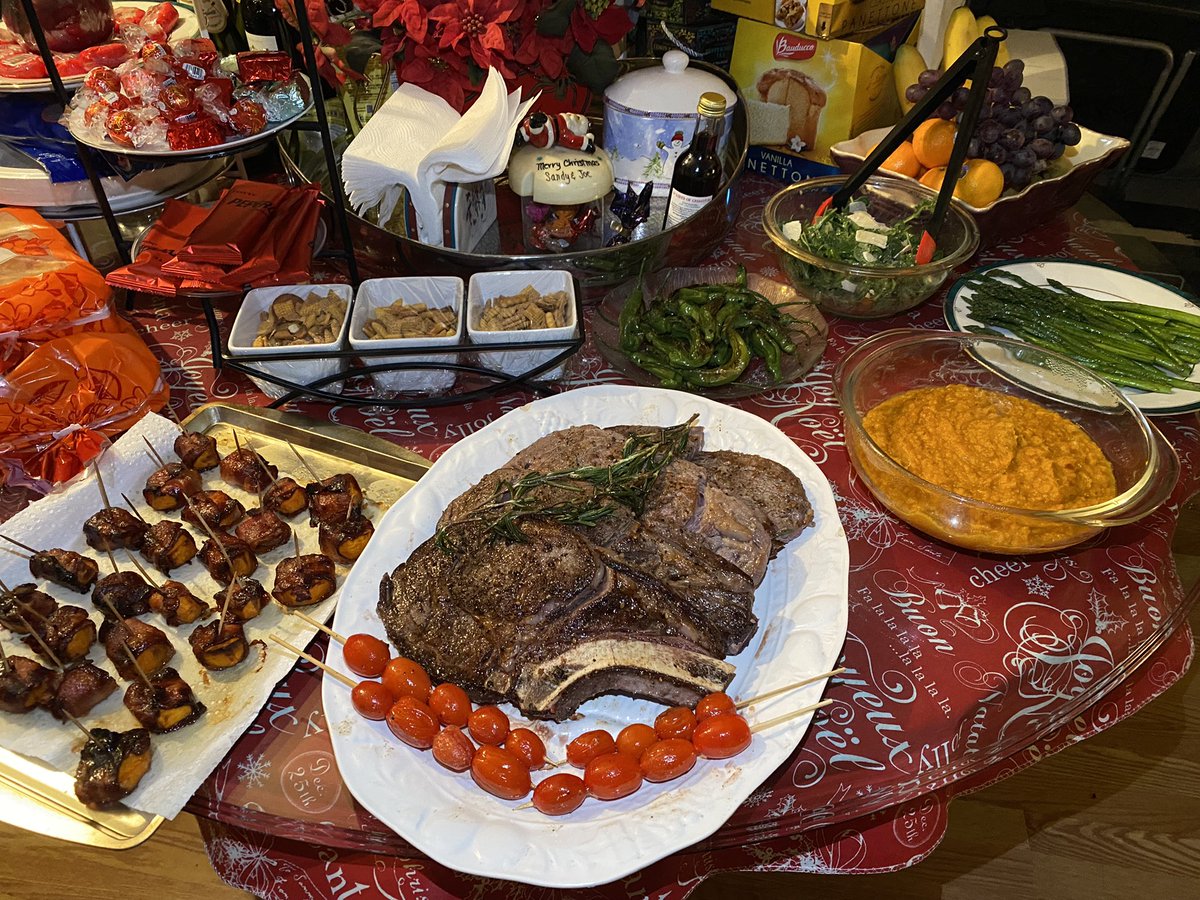 yemmellem's tweet photo. lots of holiday plans got cancelled, but still made the best of it with the best of them 🥺 https://t.co/40tRbwjz1F