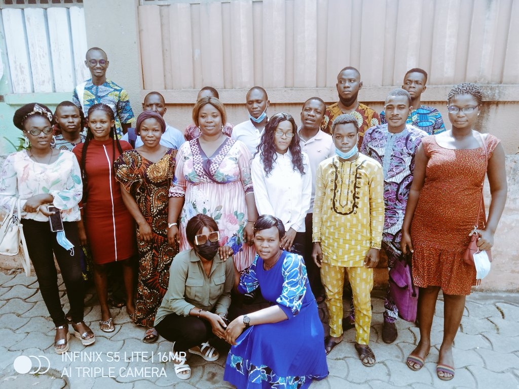 TikadaMariam's tweet photo. J'ai aimé partager ce matin, au siège de l'@ANPE à Porto-Novo, mes connaissances en #CM avec une vingtaine de jeunes sélectionnés par l'agence pour être formés dans les métiers du numérique. @sergemahugnon merci pour la recommandation 🙏
#Sobitech #Formation #Métiersdunumérique https://t.co/JPdyfFMIC7