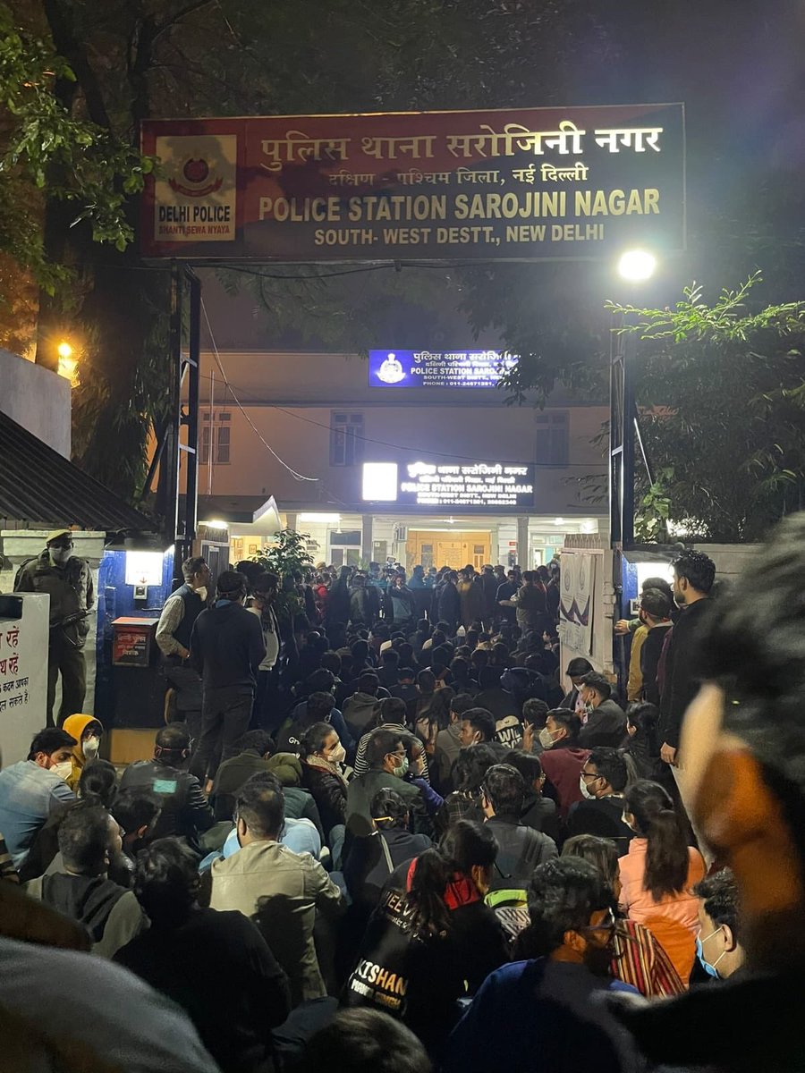 rjfahad's tweet image. Frontline warriors in Thana. 
Fall in line or fall apart 

#StandWithDoctors