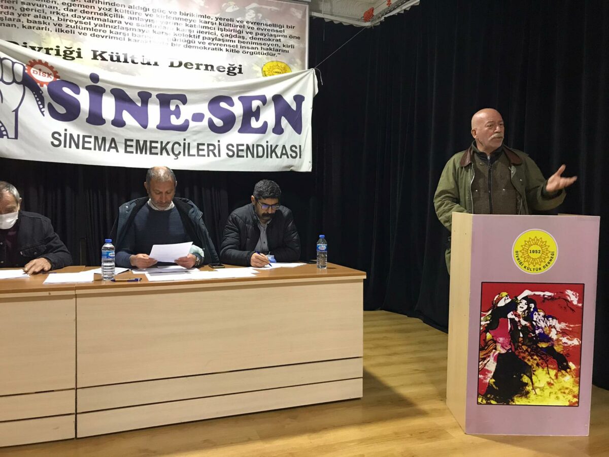 BaranSeyhan's tweet photo. Sinemamızın en köklü çalışan örgütü, DİSK'e bağlı Sinema Emekçileri Sendikası Sine-Sen Başkanlığına seçilen @mehmetesen ve ekibini tebrik ediyor; bu görevi 9 yıldır sürdüren #ZaferAyden ve ekibine de bugüne kadarki hizmetleri için teşekkür ediyorum.
@diskinsesi https://t.co/bqUUgU6Mcc