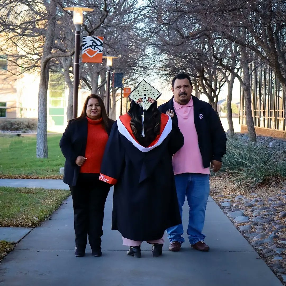 LilianaGRoo's tweet image. You are not defined by all the things that you don't have, but rather what you build for yourself and others.

Masters of Public Administration, 2021

✨y seguimos echandole ganas✨

#latinaleaders #latinxgrads #immigrads #mastersdegree #publicadministration