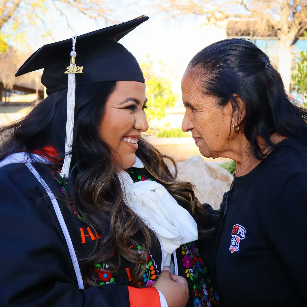 LilianaGRoo's tweet image. You are not defined by all the things that you don't have, but rather what you build for yourself and others.

Masters of Public Administration, 2021

✨y seguimos echandole ganas✨

#latinaleaders #latinxgrads #immigrads #mastersdegree #publicadministration
