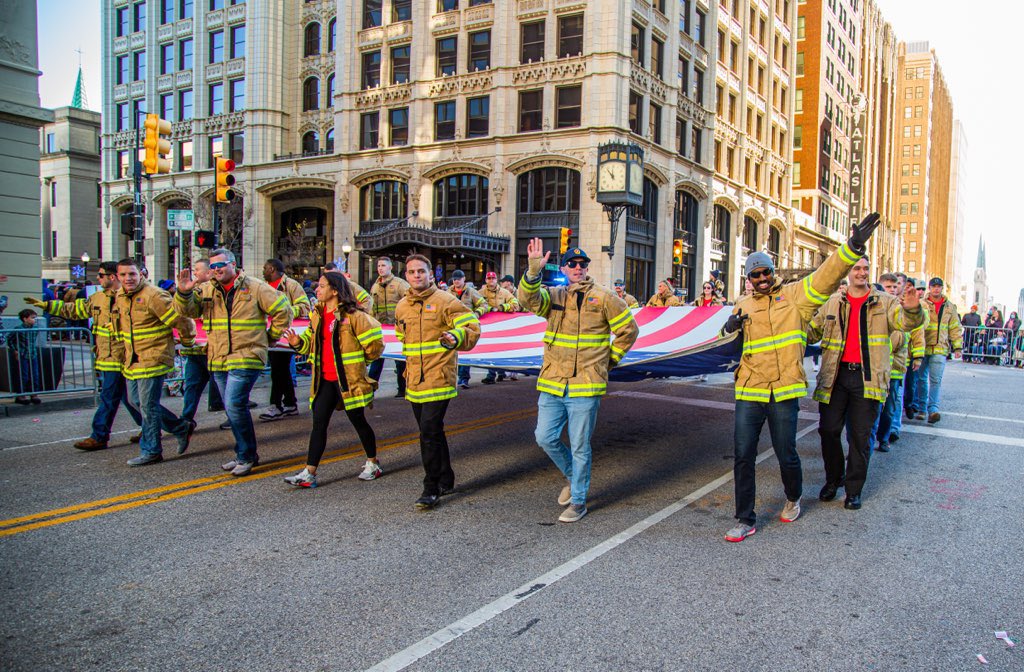 TulsaFire's tweet photo. Check out these photos of the TFD crew at the 2021 Tulsa Christmas Parade! The parade was awesome and seemed to get everyone excited about Christmas. ๐ธ credit to @TulsaChristmas #Christmas #Tulsa #tulsafire #MerryChristmas2021 #Christmas2021 #tfdclass108 https://t.co/Y49HZGny04